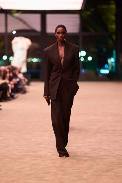 Look 3